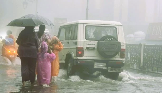 उत्तराखंड मौसम- दून समेत कई जिलों में भारी बारिश का अलर्ट, 81 ग्रामीण मार्ग समेत 108 सड़कें बंद