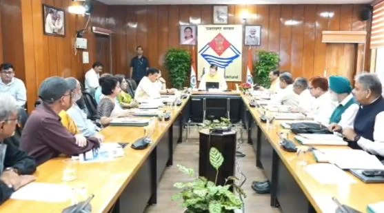 देहरादून: CM धामी की अध्यक्षता में सचिवालय में बैठक, सुशासन और जनहित से जुड़ी नीतियों पर चर्चा