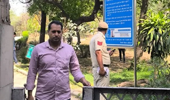 दिल्ली: पार्कों में प्रवेश नियंत्रण पर छात्राओं का विरोध-मार्च, देर रात डीडीए ने जारी किया स्पष्टीकरण