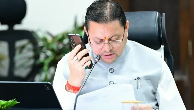 CM धामी ने की सीएम हेल्पलाइन की समीक्षा: तहसीलों का औचक निरीक्षण करें डीएम, पेयजल की ऑडिट रिपोर्ट 15 दिन में