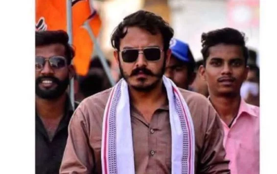 भोपाल: एमपी नगर डीबी मॉल के सामने करंट वाले खंभे ने ली BJP युवा मोर्चा नेता की जान, पत्नी भी आई चपेट में