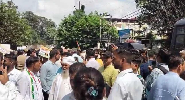 देहरादून: चुनाव आयोग के विरोध में कांग्रेस का सचिवालय कूच, ज्ञानेश कुमार के इस्तीफे की मांग को लेकर प्रदर्शन