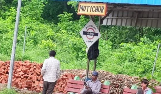 हरिद्वार: मोतीचूर रेलवे स्टेशन पर हादसा, चलती ट्रेन में चढ़ने की कोशिश पड़ी भारी, युवक के दोनों पैर कटे