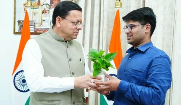 देहरादून- फ्लाइंग कार बनाने वाले रवि टम्टा के नवाचार को CM धामी ने सराहा, हरसंभव मदद मिलेगी