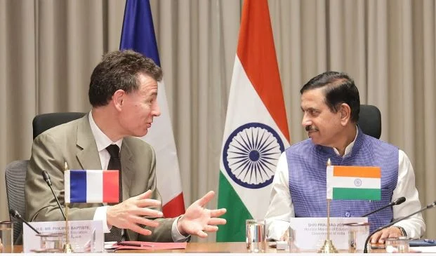 फ्रांस के मंत्री से मिले प्रल्हाद जोशी: छात्रों-शिक्षकों के लिए बढ़ेंगे मौके, किन मुद्दों पर हुई चर्चा?