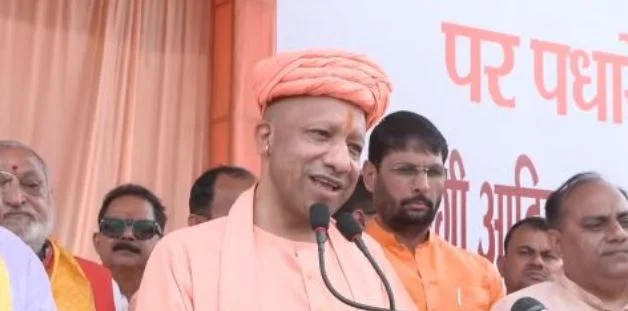 जन्माष्टमी- CM के रूप में 20वीं बार जन्मस्थान पहुंचे योगी, बोले वो शब्द जो कान्हा ने अर्जुन से कहे थे