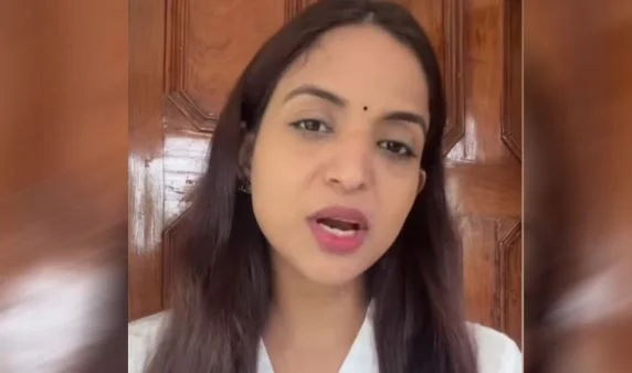 देहरादून: पंजाबी समाज पर विवादित टिप्पणी कर घिरी कांग्रेस नेता आकांक्षा नेगी, गिरफ्तारी की मांग पर अड़े लोग