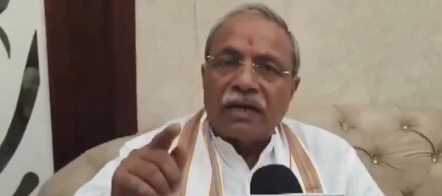 पाकिस्तान में हिंदू मंदिर गिराया: विश्व हिंदू परिषद नाराज, कहा-मदरसा बनाने के लिए ढहाया 100 साल पुराना मंदिर