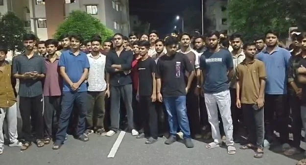 झारखंड: इंजीनियरिंग कॉलेज के खाने को लेकर छात्रों का हंगामा, कीड़े-कांच और लोहे के तार मिलने का आरोप
