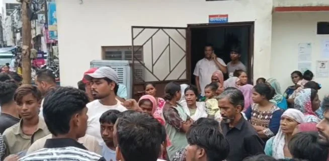 हरिद्वार: कार की टक्कर से घायल किशोरी की मौत, चौकी के बाहर परिजनों ने काटा हंगामा, चालक की गिरफ्तारी की मांग