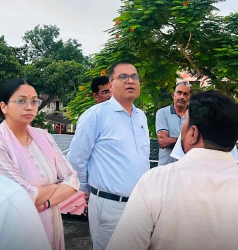 DM inspects flood areas in Shahjahanpur