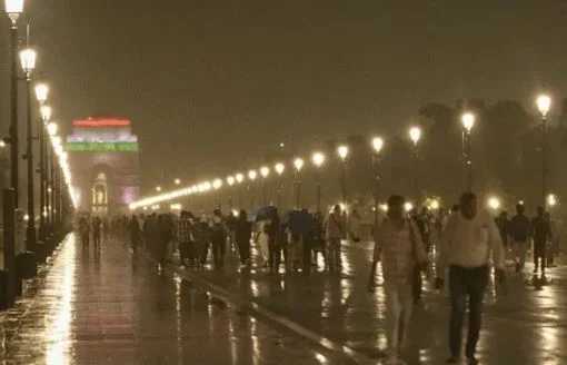 ठंड ने तोड़ा 24 साल का रिकॉर्ड: दिल्ली में न्यूनतम तापमान 21.0 डिग्री रहा, जानें आज के मौसम का हाल