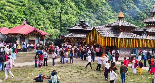 देहरादून: किशाऊ बांध परियोजना से पुश्तैनी जमीन पर संकट, महासू देवता की शरण में पहुंचीं महिलाएं, जानें…