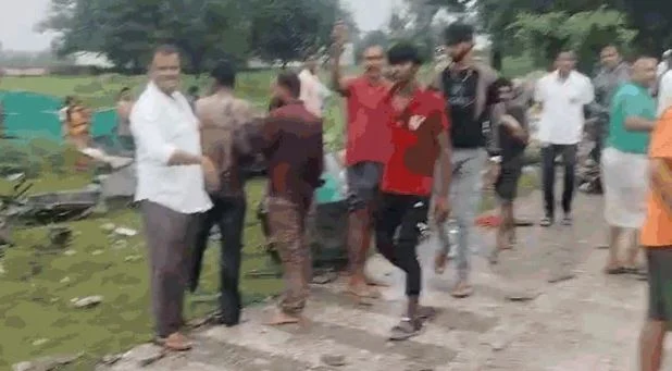 एमपी- बड़ा हादसा: सीधी मार्ग पर बस-बल्कर में भिड़ंत, 12 लोगों की मौत की खबर, 20 से ज्यादा लोग घायल