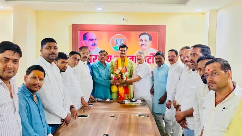 अयोध्या- आयोजित कार्यक्रम में मौजूद नवनियुक्त विधानसभा प्रभारी राजेश सिंह बब्लू