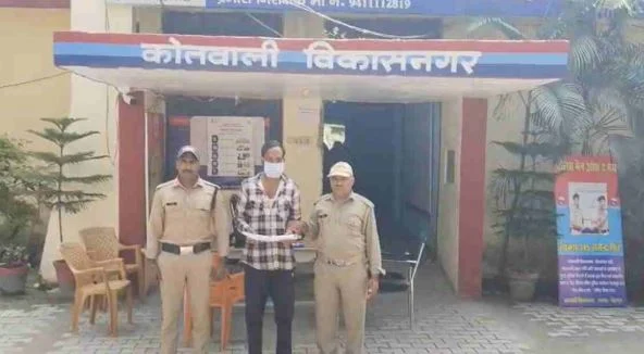 विकासनगर: रात के अंधेरे में घूम रहा था युवक, पुलिस ने खुखरी के साथ पकड़ा