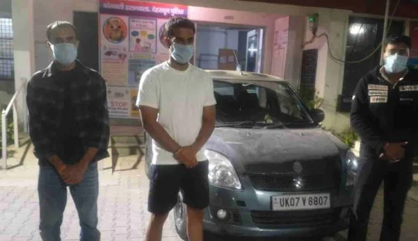 देहरादून: चलती कार से तमंचा लहराने का वीडियो वायरल, 3 युवक हिरासत में लिए, जांच में निकली खिलौना पिस्टल
