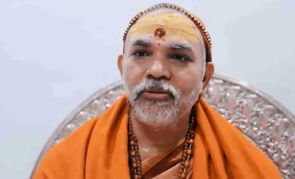 बदरीनाथ हेलिकॉप्टर हादसा: स्वामी अविमुक्तेश्वरानंद ने जताया गहरा दुख, बोले-सुरक्षा में लापरवाही बर्दाश्त नहीं