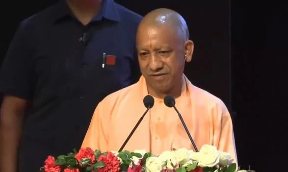 सीएम योगी ने पूर्व राष्ट्रपति की पुस्तक का किया विमोचन, बोले- अभावों को ढाल नहीं, संघर्ष का मार्ग बनाया