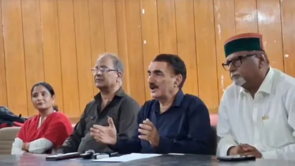 देहरादून – एमबीबीएस फर्जीवाड़ा: एक ही परिवार के 7 लोगों को चार अलग कोटे में दे दिया दाखिला, प्रदीप बहुगुणा ने उठाए सवाल