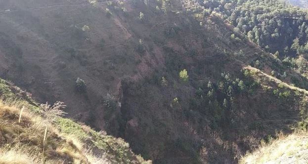 चमोली: 2 दिन से लापता पुलिसकर्मी का खाई में मिला शव, रेस्क्यू अभियान चलाया गया, नैनीसैण सड़क पर हुआ बरामद