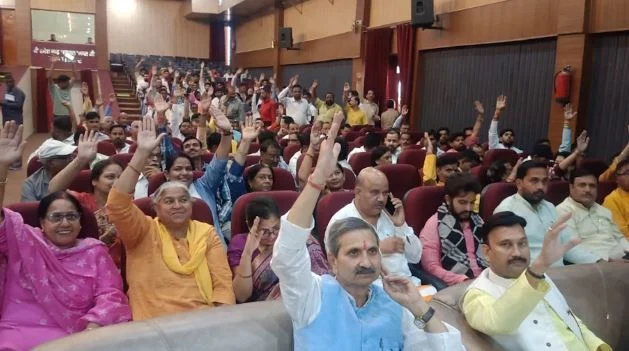 UP: ‘किसके मंडल अध्यक्ष कहां हैं, फोन करके बुलाओ’, अलीगढ़ में BJP की क्लास में 27 में से 16 मिले गैरहाजिर