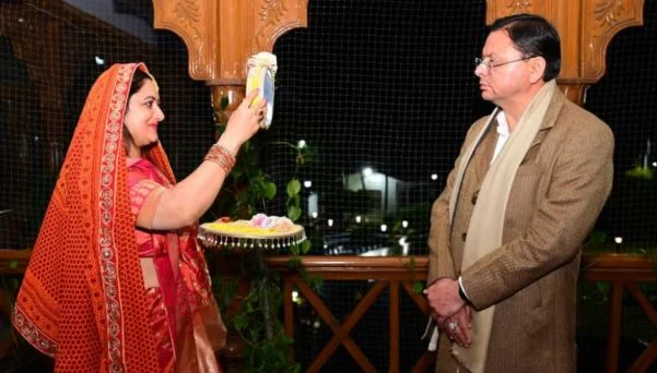 देहरादून- करवा चौथ 2026: चांद के दीदार से लेकर व्रत खोलने तक, CM और पत्नी गीता धामी की दिखी खास झलक