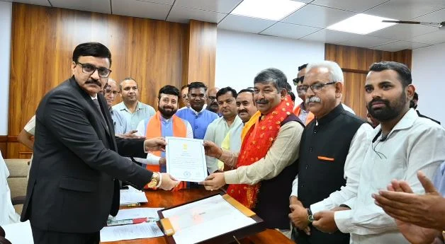 उत्तराखंड भाजपा: राज्यसभा प्रत्याशी दिनेश आर्य निर्विरोध निर्वाचित, कुमाऊं को 12 साल बाद मिली जगह
