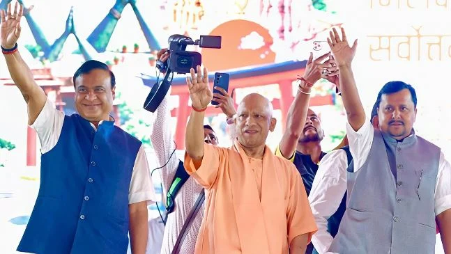 काशी में नितिन नवीन का कांग्रेस पर हमला: शहजादे विरासत से राजनीति में पहुंचे, नरेंद्र मोदी जनादेश से बने PM