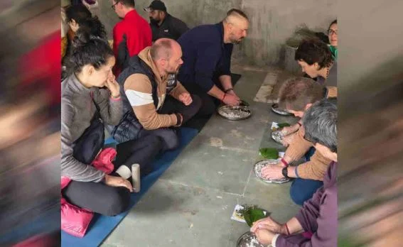 बदरीनाथ: श्राद्ध पक्ष में ब्रह्मकपाल पहुंचे विदेशी श्रद्धालु, विधि-विधान से कराया पितरों का तर्पण और पिंडदान
