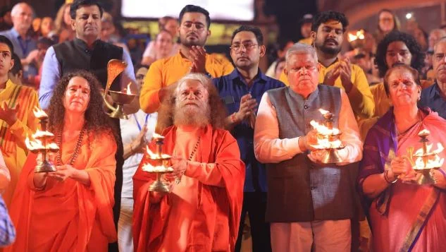 ऋषिकेश: गंगा आरती में शामिल हुए पूर्व उपराष्ट्रपति जगदीप धनखड़, राष्ट्र की समृद्धि के लिए की प्रार्थना