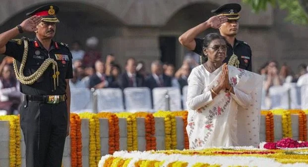 गांधी-शास्त्री जयंती आज-: राजघाट पर बापू को किया नमन, राष्ट्रपति मुर्मू-PM मोदी समेत कई नेताओं ने दी श्रद्धांजलि