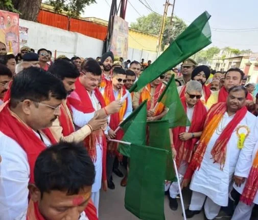 अयोध्या- विसर्जन में विधायक की झंडी ने बढ़ाई सियासी हलचल, भाजपा के भीतर शुभ-अशुभ के चर्चे तेज