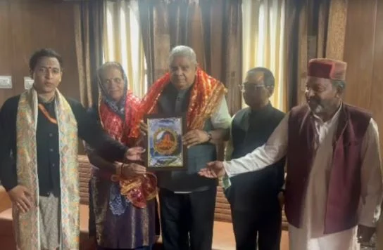 उत्तरकाशी: यमुनोत्री पहुंचे पूर्व उपराष्ट्रपति जगदीप धनखड़, पत्नी ने मां यमुना के दर्शन कर की पूजा अर्चना