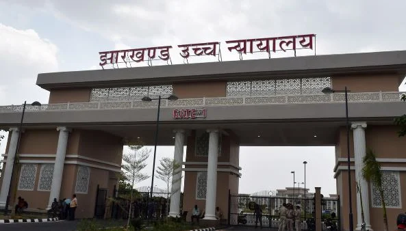 झारखंड: पुलिस जांच में गड़बड़ी की शिकायत पर हाईकोर्ट का अहम आदेश, पीड़ित को उचित मंच पर जाने की सलाह