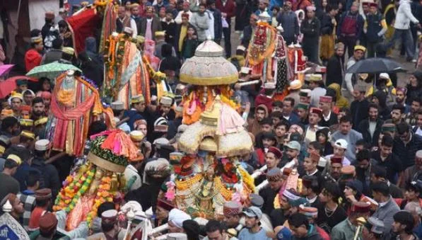 कुल्लू में दशहरा उत्सव: 200 देवी-देवता रवाना, 21 अक्तूबर को भगवान रघुनाथ की भव्य रथयात्रा के साथ होगा शुभारंभ