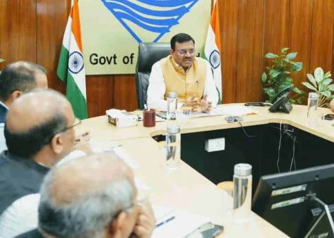 देहरादून: कुंभ की तैयारियों को लेकर मुख्य सचिव ने की बैठक, अधिकारियों को दिए निर्देश-तय समय में काम पूरा करें