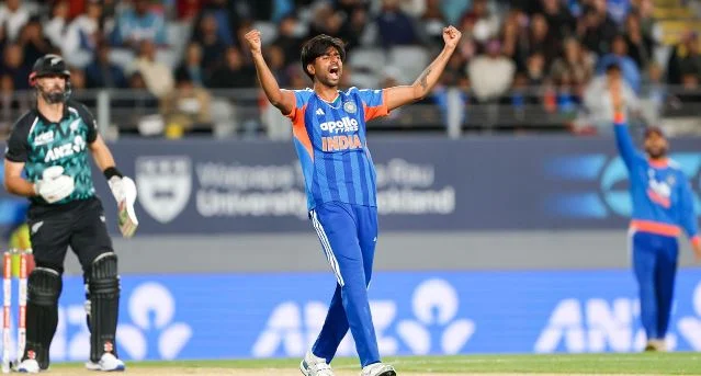 चौथा टी20: भारत को 260 रनों का लक्ष्य, न्यूजीलैंड के लिए फिलिप्स ने लगाया शतक,भारत को शुरुआती झटका, सैमसन पहले ओवर की दूसरी गेंद पर आउट