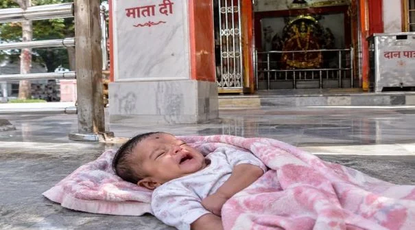 हल्द्वानी: ममता की गोद से जुदा कर 6 माह की मासूम को मंदिर में छोड़ा, अंजान ने सीने से लगाकर चुप कराया