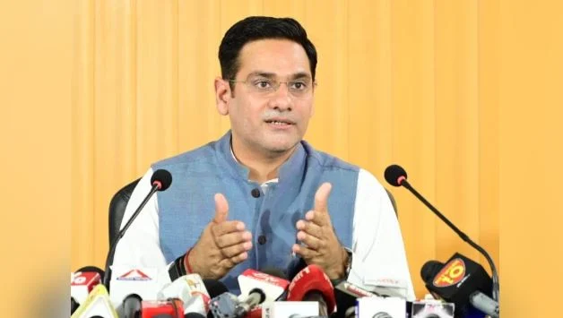 उत्तराखंड: बद्री गाय के संरक्षण के लिए भराड़ीसैंण में शीघ्र शुरू होगी नई योजना, मंत्री सौरभ बहुगुणा ने की बैठक
