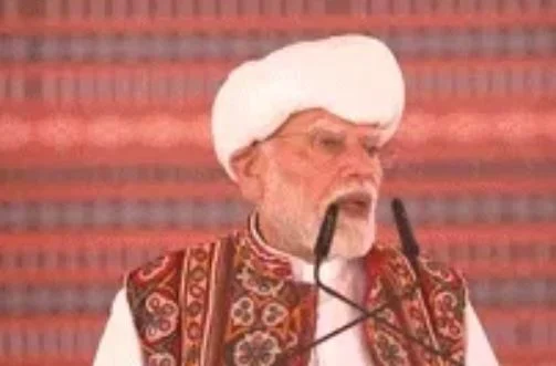 PM मोदी का गुजरात दौरा: प्रधानमंत्री ने राहुल पर कसा तंज, कहा- अब आलू से सोना नहीं फ्रेंच फ्राइज बन रहा