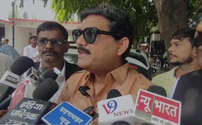 अयोध्या- दो रिपोर्टों में पथरी, तीन में गायब, दो डायग्नोस्टिक सेंटरों पर उठे सवाल, पूर्व विधायक ने किया जांच की मांग