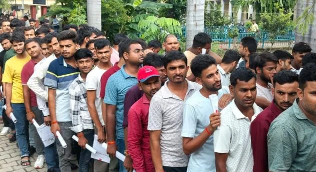 यूपी पीईटी: आज 60 जिलों के 1300 परीक्षा केंद्रों में होगी परीक्षा, 12 लाख अभ्यर्थी हो सकते हैं शामिल