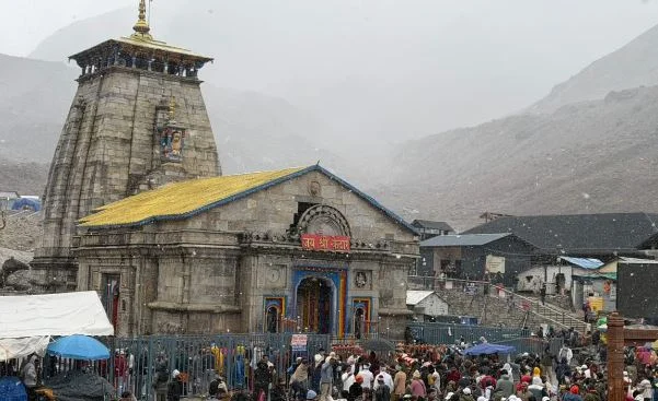 उत्तराखंड: दोपहर बाद बदला मौसम, यमुनोत्री और केदारनाथ में बर्फबारी, मैदानों में बारिश के आसार