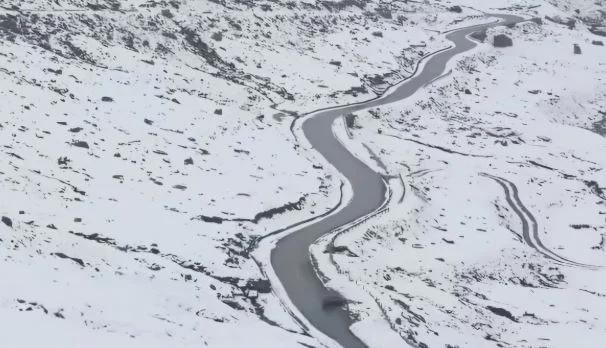 हिमाचल-उत्तराखंड की चोटियों पर बर्फबारी: भूस्खलन से केदारनाथ यात्रा बाधित, 16 तक रुक-रुक कर बारिश होने के आसार