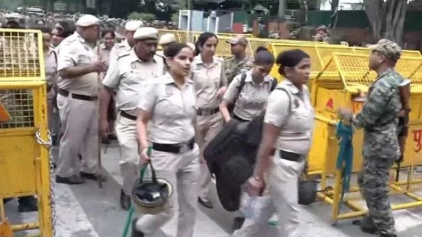 CJP- गिरफ्तार होने आया हूं, अरेस्ट कीजिए अभिजीत दीपके, रांका और सौरव को पुलिस ने लिया हिरासत में