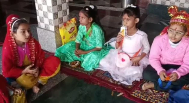 देहरादून: नवरात्र, अष्टमी-नवमी पर घर-घर पधारीं देवियां, पूजी गईं कन्याएं, चरण पखारकर लोगों ने लिया आशीर्वाद
