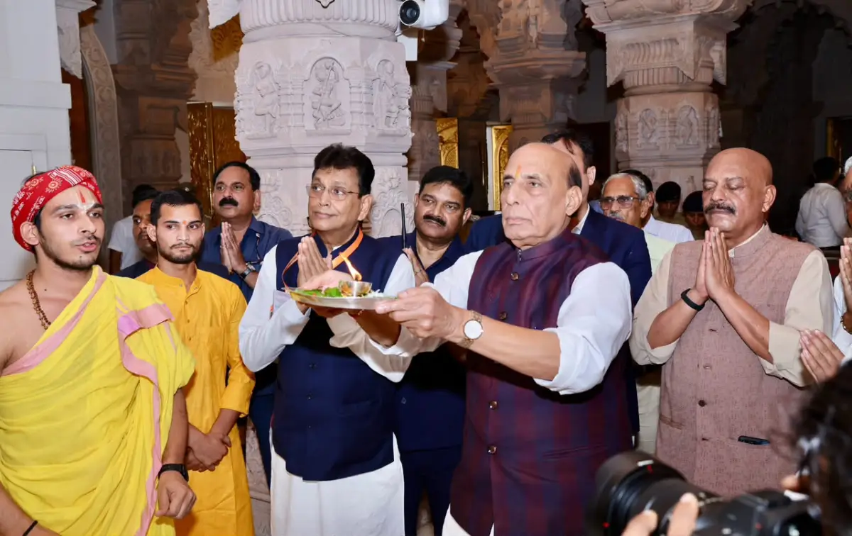 अयोध्या- 1.35 करोड़ से बने संस्कृत महाविद्यालय के भवन का रक्षा मंत्री ने किया लोकार्पण