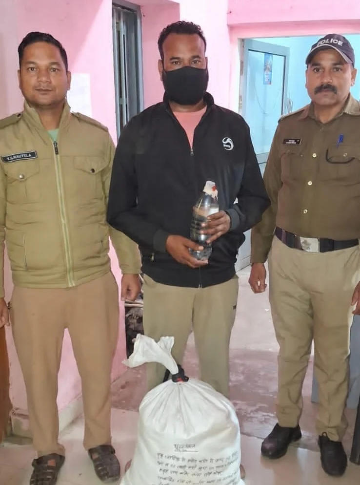 HALDWANI- लालकुआं पुलिस ने 110 पाउच कच्ची शराब के साथ एक व्यक्ति को किया गिरफ्तार