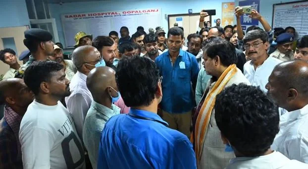 बिहार: गैस रिसाव के बाद लगी भीषण आग, दो मासूम बच्चों की मौत, 17 लोग झुलसे, कई गोरखपुर रेफर